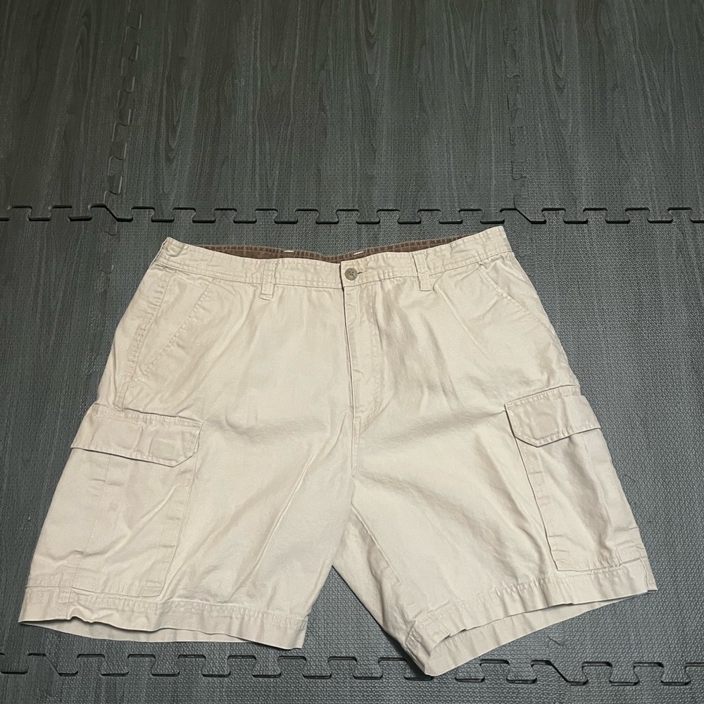 Men's Casual Tan Cargo Shorts St. John’s bay 38 waist